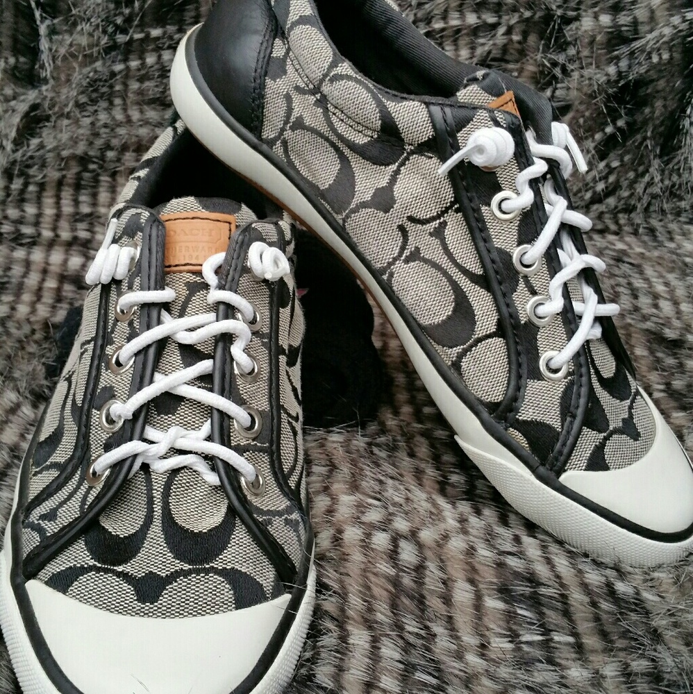 Coach Signature Pattern Shoes - Picture 3 of 8